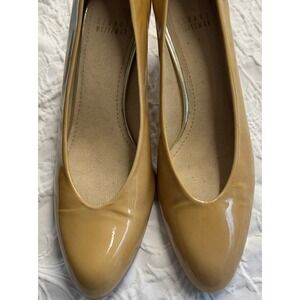 STUART WEITZMAN Women's BEIGE Patent Leather Slip On Heel‎ Pumps 8B US